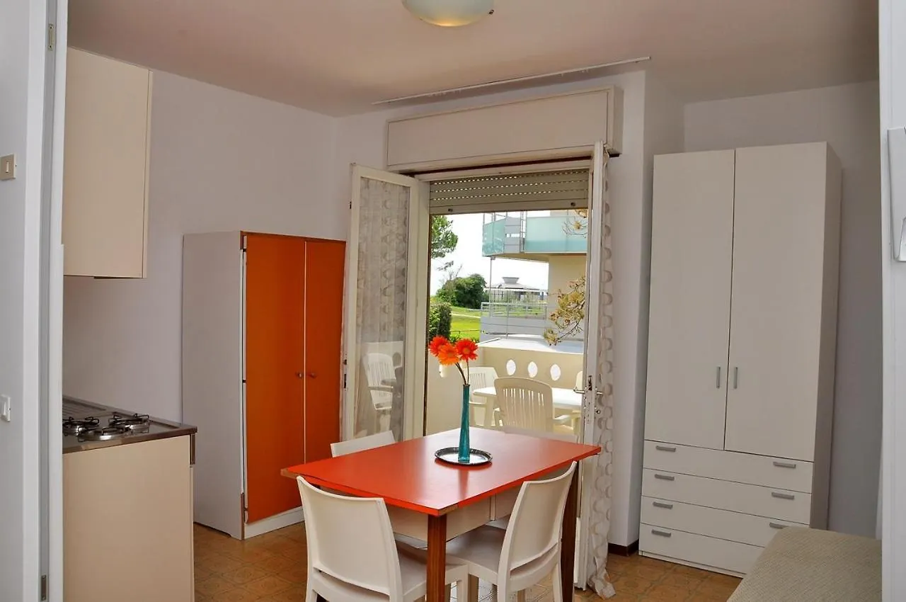 Wonderful Studio Apartment With Terrace Bibione 0*,